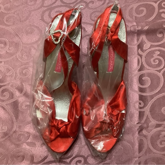 NIB PROMISCUOUS red satin strappy heels BELLE 10 - Picture 7 of 7
